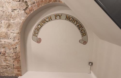 Dyserth Apartment | The Poppy Fields Abode
