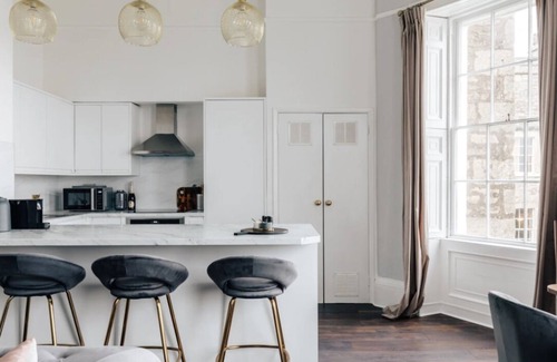 Bath Apartment | The Portland Apartment, 2 beds with parking