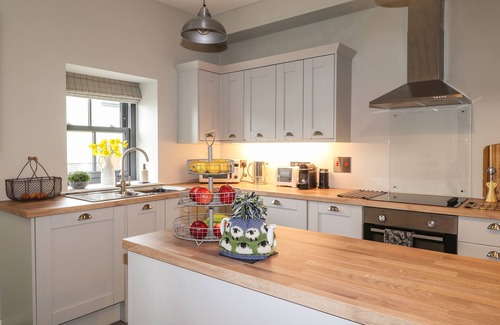 Newport Cottage | THE POTTERY, family friendly in Newport, Pembrokeshire