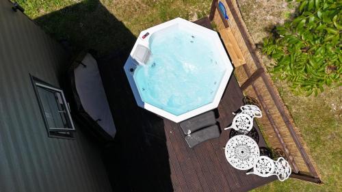 Weymouth Ski Chalet | The Pumphouse with Hot Tub
