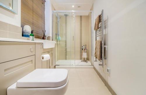 Cowbridge House | The Quail - Cowbridge Cottage with shared swimming pool