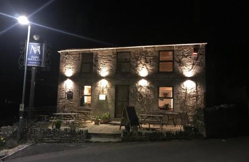 Avening Hotel | The Queen Matilda Country Rooms