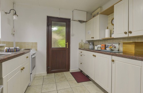 Lower Boscaswell Cottage | THE QUILLET, character holiday cottage, with a garden in Pendeen