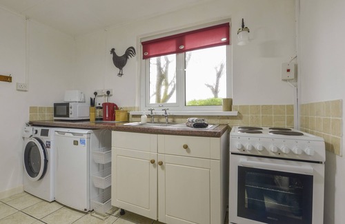 Lower Boscaswell Cottage | THE QUILLET, character holiday cottage, with a garden in Pendeen