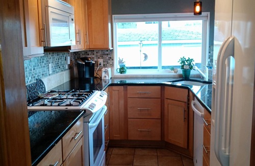 Alameda House | The Quirky Portland Bungalow Charming 2-bedroom with ACWiFi in lovely Portland