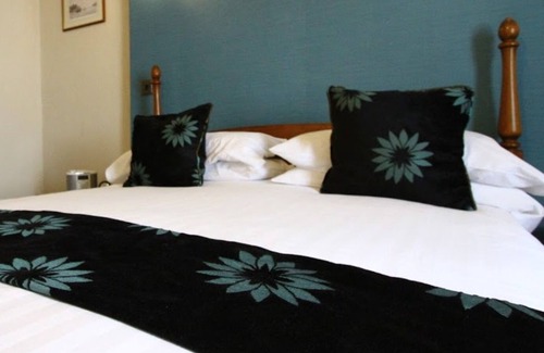 Galmpton House | The Railway Inn