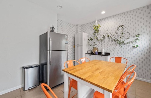Bayonne House | The Rainforest I|Sleeps 9|20m to NYC|Free Parking