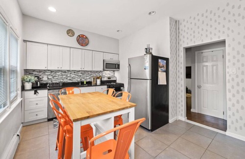 Bayonne House | The Rainforest I|Sleeps 9|20m to NYC|Free Parking