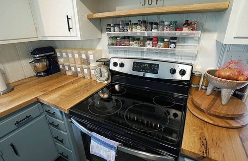 Southwest Raleigh House | The Raleigh Hideaway Ranch w/Large Fenced Yard and King Main + Pup Friendly