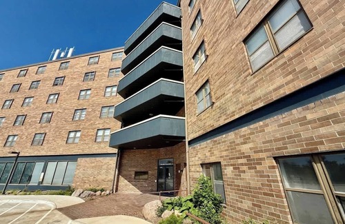 North Central Omaha Apartment | The Ralston at Modern Heights