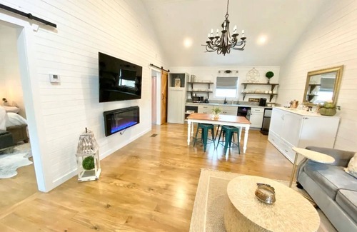 Fredericksburg Cabin | The Ranch@Fredericksburg - Magnolia Cottage - 1BD/1BA