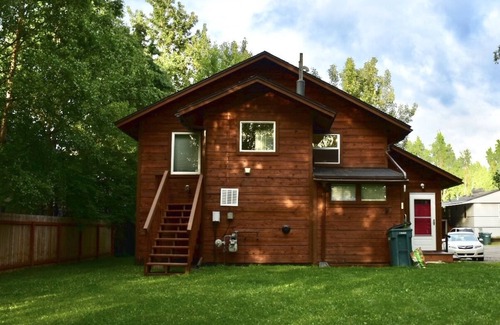 Abbott Loop House | The Raven Lodge, Garden Level Unit 2