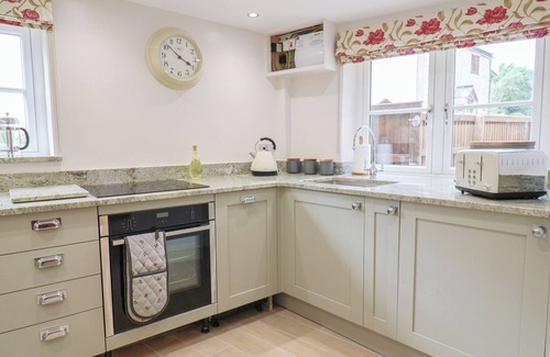 Honiton Cottage | THE READING ROOM, pet friendly, with a garden in Stockland