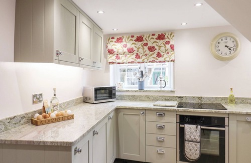 Honiton Cottage | THE READING ROOM, pet friendly, with a garden in Stockland