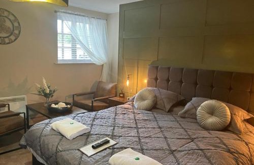 Betchworth Hotel | The Red Lion & Cellar Room, Betchworth