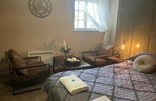 Betchworth Hotel | The Red Lion & Cellar Room, Betchworth