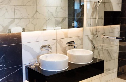 Giffnock Hotel | The Redhurst Hotel