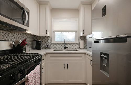 Townsite House | "THE REEF" HOUSE! 1-Short Block to Beach!