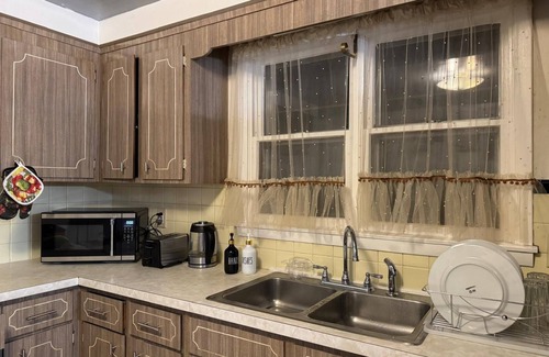 Niagara Falls House | The Regal Sanctuary