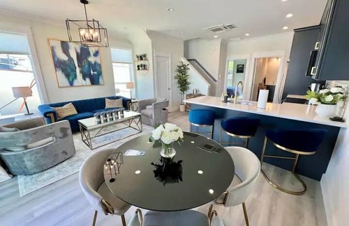River District House | The Regency - Houseboat Downtown