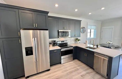 River District House | The Regency - Houseboat Downtown