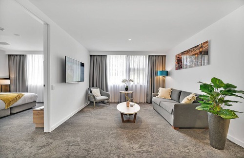 Bloomfield Hotel | The Remington Orange