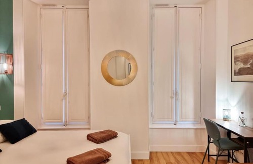 Les Grands Carmes Apartment | The Republik - Studio Haussmannien près du panier