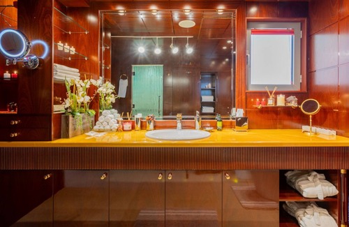 Palm Jumeirah Villa | The rest in the villa near the beach is a tranquil and peaceful experience.
