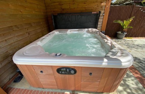Chichester Apartment | The Retreat, A relaxing getaway for couples