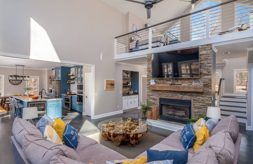 Leesville House | The Retreat at Lake Murray w/direct lake access offers stunning views for R&R.
