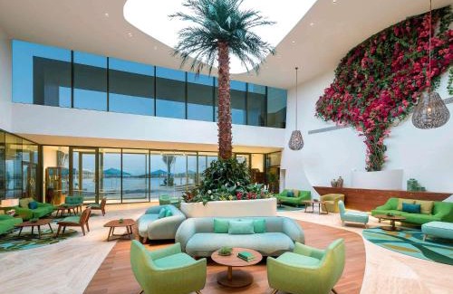 Palm Jumeirah Resort | The Retreat Palm Dubai MGallery by Sofitel