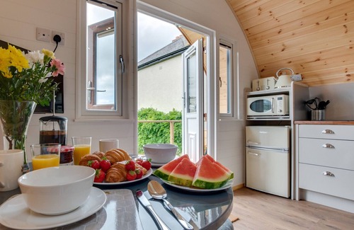 Shute House | The Retreat - Studio House, Sleeps 2