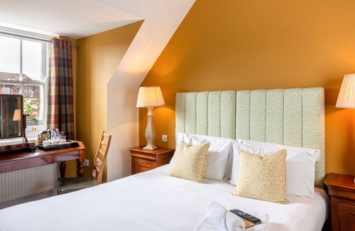 Cranleigh Hotel | The Richard Onslow