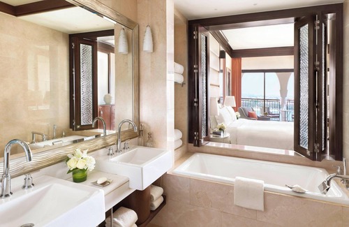 Abu Dhabi Hotel | The Ritz-Carlton Abu Dhabi, Grand Canal