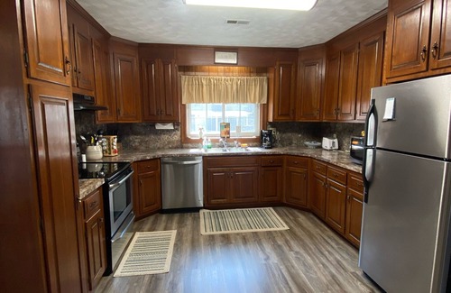 Dutton House | The River House Getaway! Come Relax and Enjoy!
