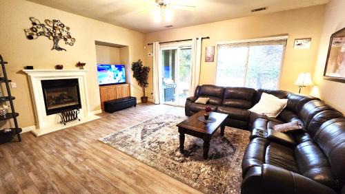 South Bechelli House | The Rivercrest Branch House - Close to Costco, Boat Ramp, Fishing, and Shopping