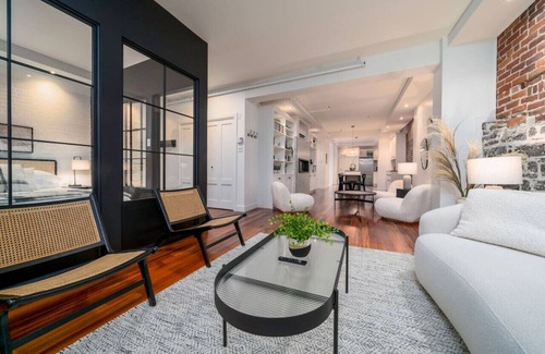 Saint-Roch Apartment | The Rock and Red Luxury Condo/Downtown Quebec city