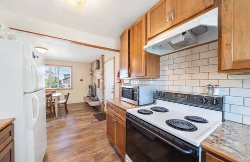 Nedonna Beach Cottage | The Rocky Whale - a pet friendly beach cottage.