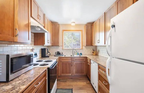 Nedonna Beach Cottage | The Rocky Whale - a pet friendly beach cottage.
