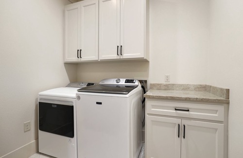 Fayetteville House | The Roman - Luxury Townhome - 1m to DT