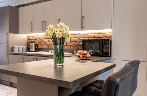 Buxton Apartment | THE ROOFTOP, family friendly, luxury holiday cottage in Buxton