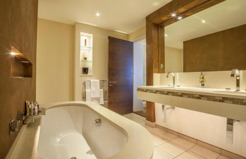 Reading City Centre Hotel | The Roseate Reading