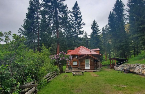 Sula Cabin | The Round House on the East Fork
