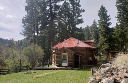 Sula Cabin | The Round House on the East Fork