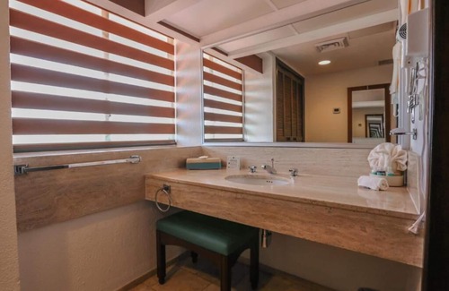 Zona Hotelera Resort | The Royal Cancun All Suites Resort - Two Bedroom Suite Beachfront