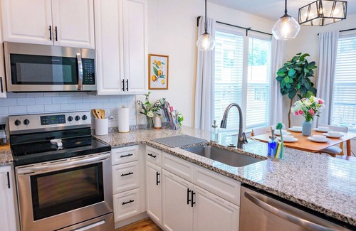 Pleasant Street House | The Royal Crane Suite, New Build, Upscale, Central