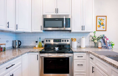 Pleasant Street House | The Royal Crane Suite, New Build, Upscale, Central