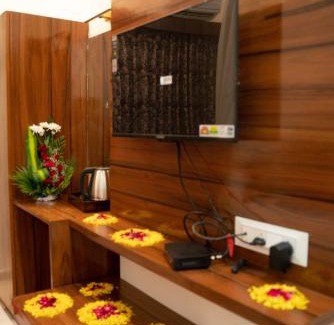 Vallabh Vidhyanagar Hotel | The Royal In