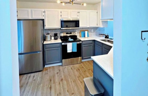 Barker House | The Royal Oaks Houston Hideaway