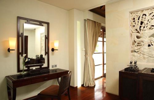 Nusa Dua Villa | The Royal Santrian